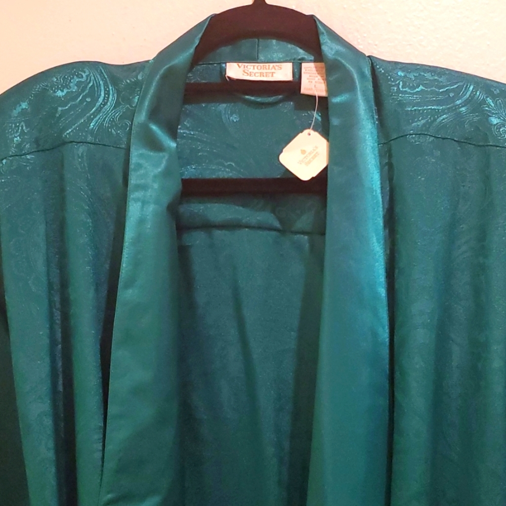 🆕️Vintage Victoria Secret Robe - Picture 3 of 15